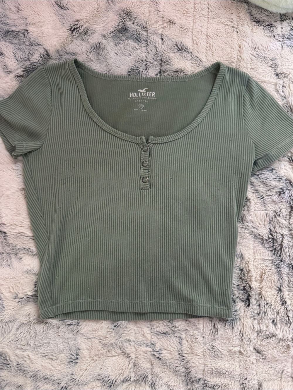 Hollister Ribbed Scoop-Neck Short Sleeve Crop Top — Green